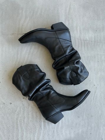 Summer cowboy boots with a gather, black
